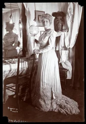 May Robson, 1901 (Silbergelatineabzug)